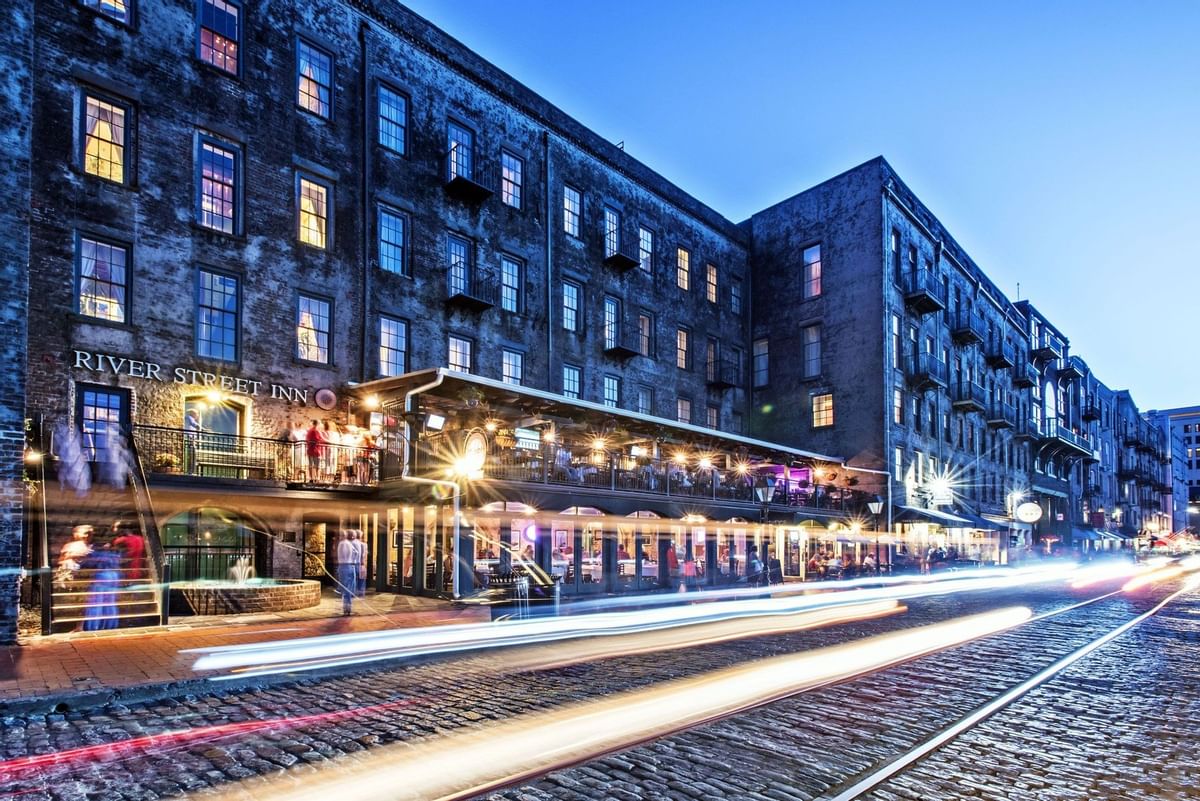 riverfront hotels in Savannah, GA - River Street Inn at night