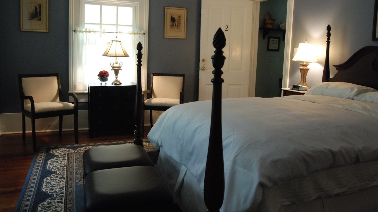 Colonels B&B four poster bed 