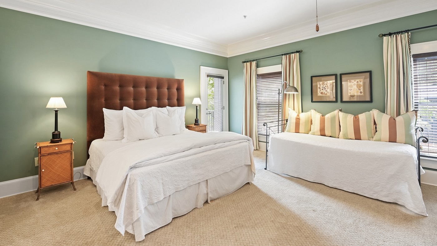 The James Madison Inn luxurious bedroom